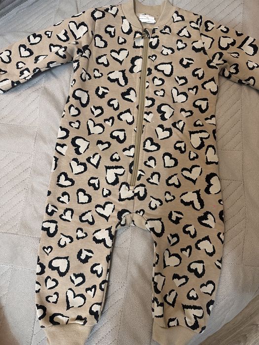 Продам детские комбинезоны carters baby go