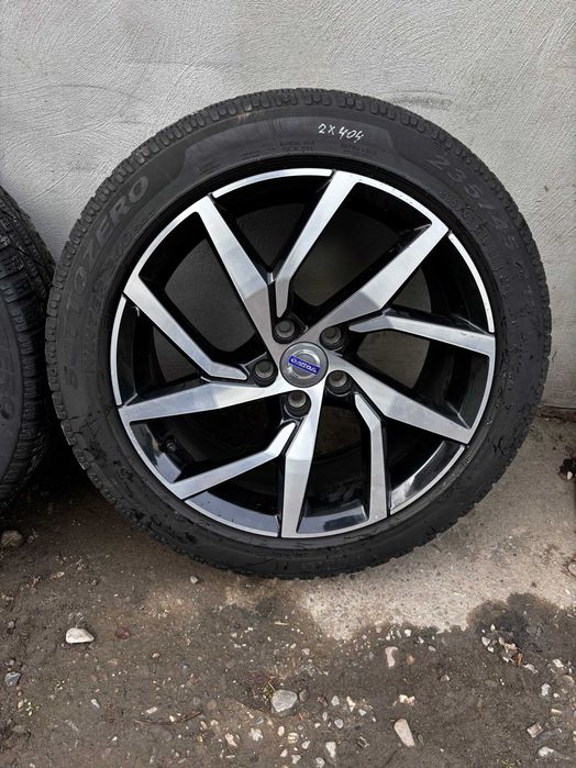 Doua anvelope Pirelli SottoZero Winter 240 235 45 R18 ci404
