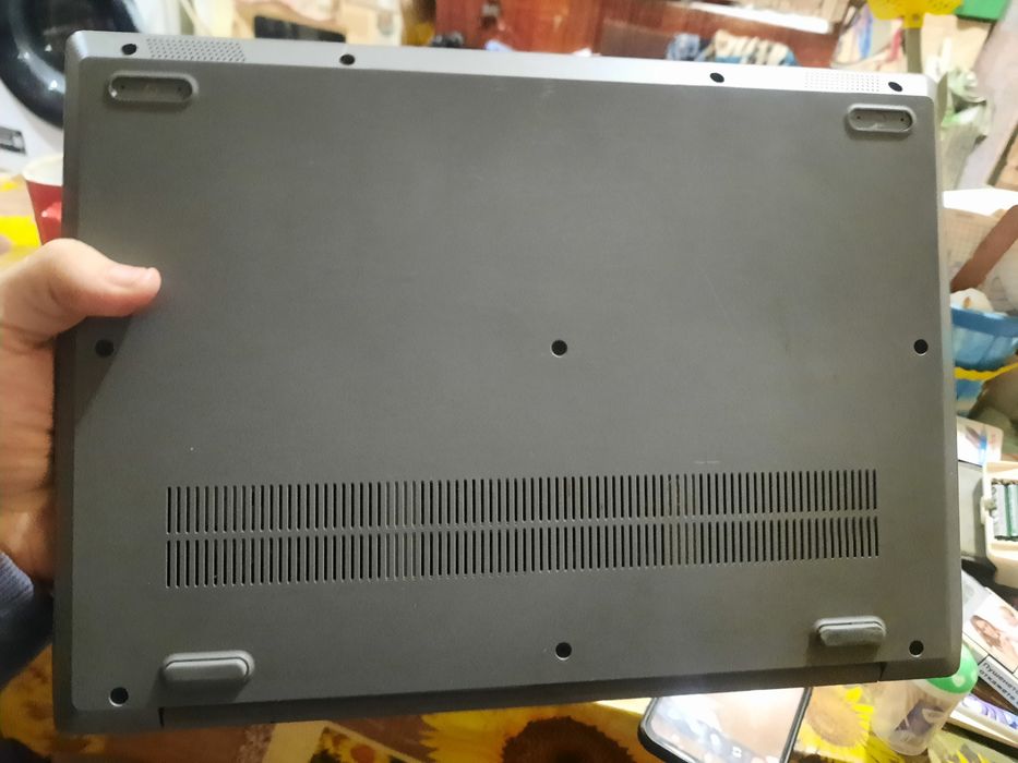 Компактен лаптоп Lenovo IdeaPad 3