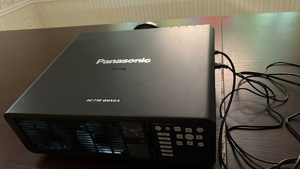 Профессиональный проектор Panasonic PT-DZ  7000 lm