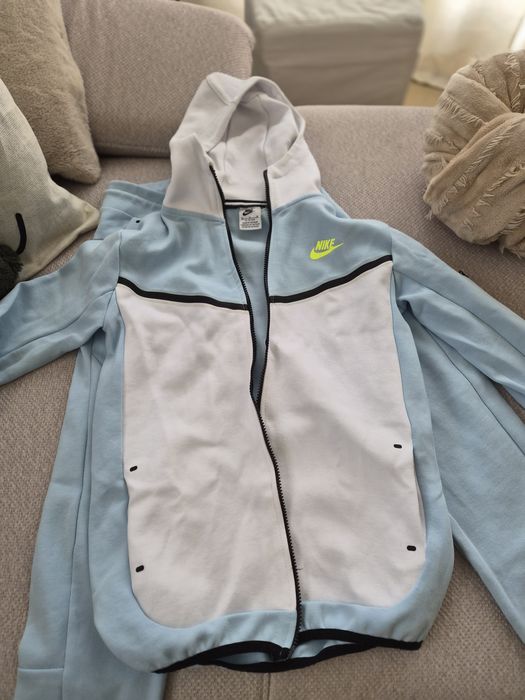 Спортен екип NIKE р-р15-16г.