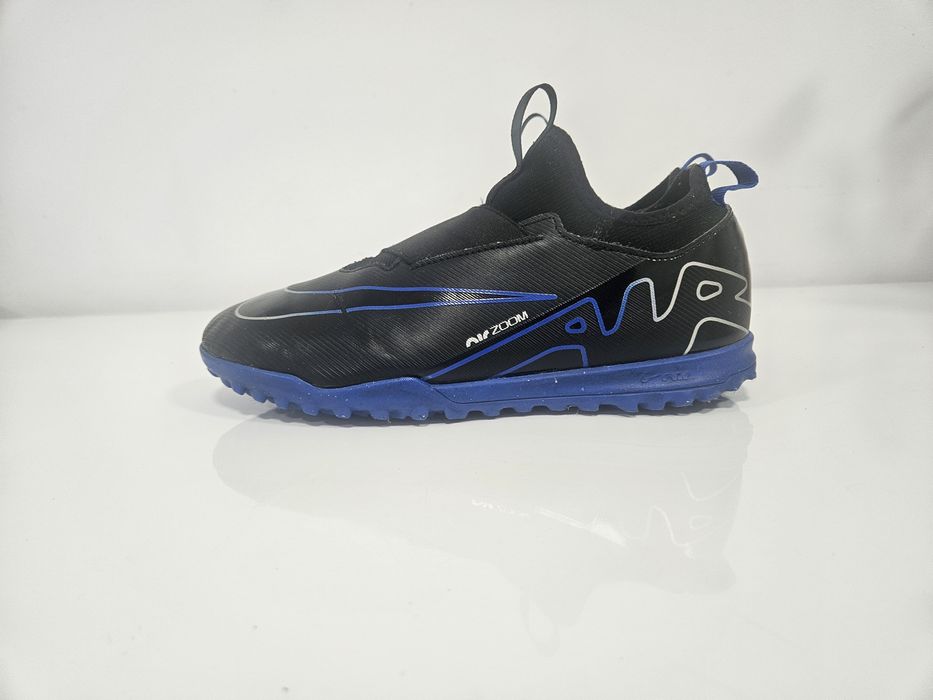 Ghete de fotbal pt teren sintetic Nike
