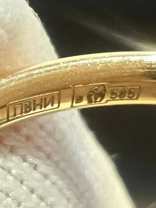 Золото  Кольцо Масса: 1,2