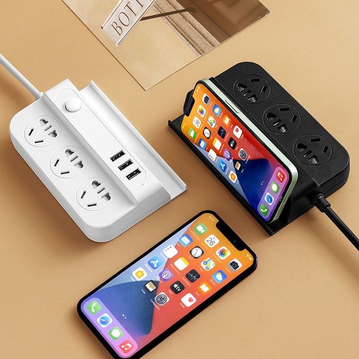 Удлинитель 3-в-1 с USB и подставкой для телефона
Организуйте зарядку в