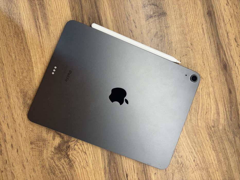 iPad Air 5 (64 GB) + Apple Pencil