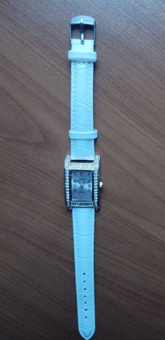 Модерен дамски часовник