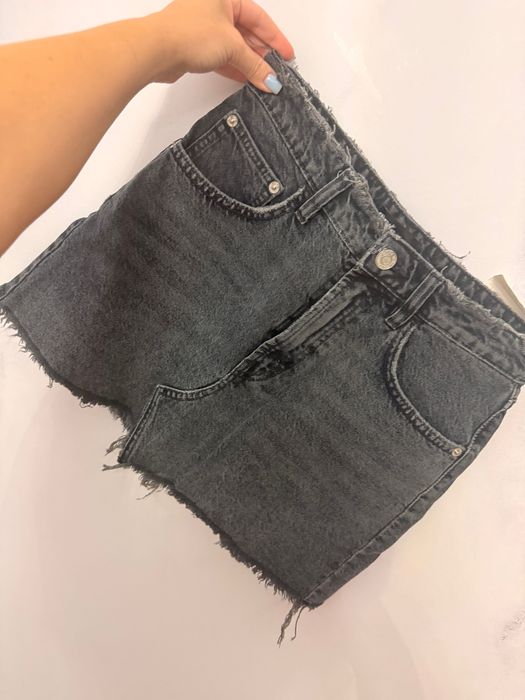 Нова пола от  ZARA  отговаря на S