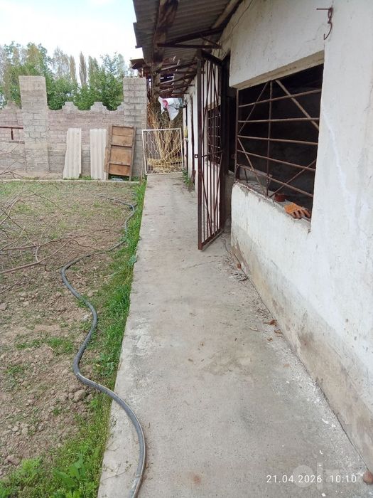 uy sotiladi srochno 10 sotiq 4 xona