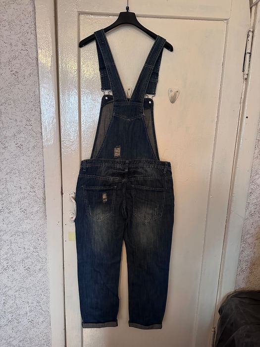 Продам джинсовый комбинезон Jennyfer