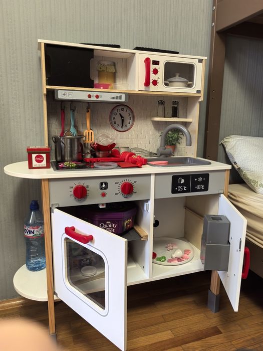 Детска дървена кухня
