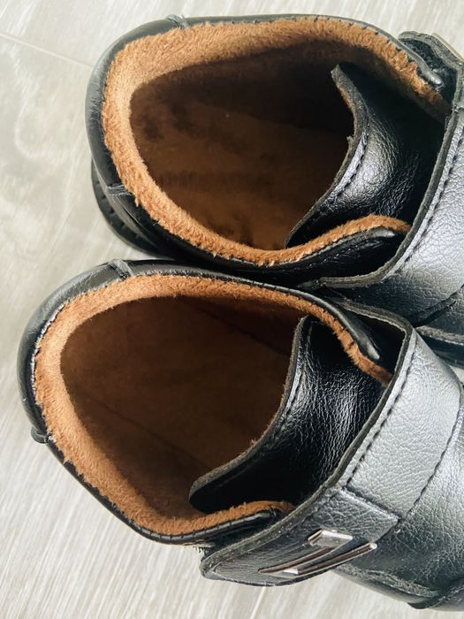 Продам туфли на мальчика