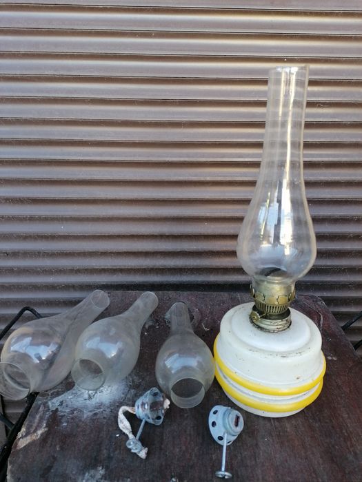 Lampa cu gaz și sticle de rezrva