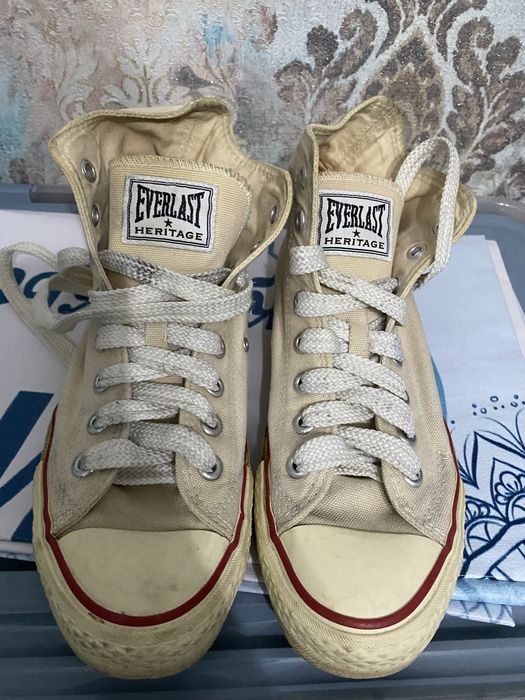 Отдам кеды  за шоколадку