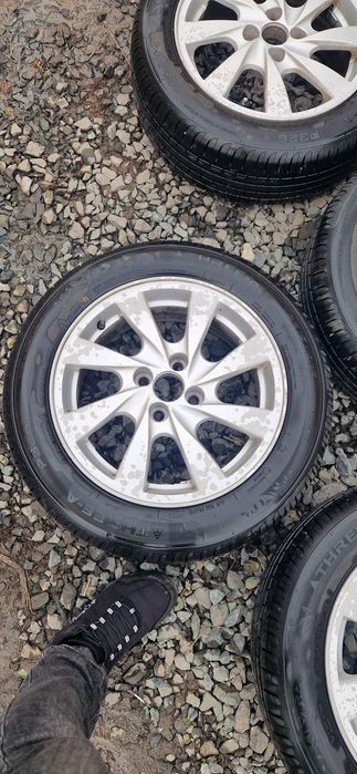 Продам диски с шинами в комплекте