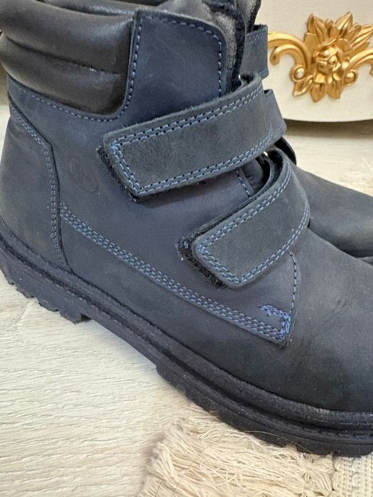 Продаются осенние ботинки