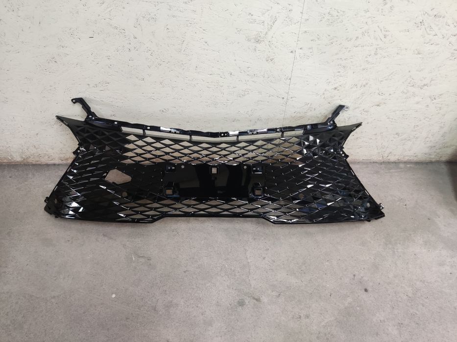 Решетка в бампер. Geely Coolray 2023