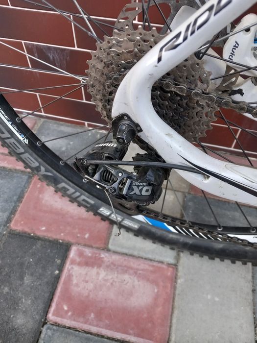 Bicicleta CARBON roți 26.
