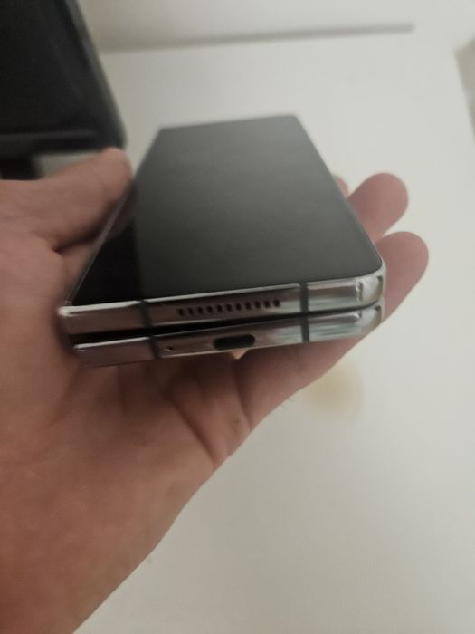 Samsung Z fold 4