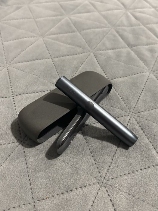 Vand Iqos Iluma negru