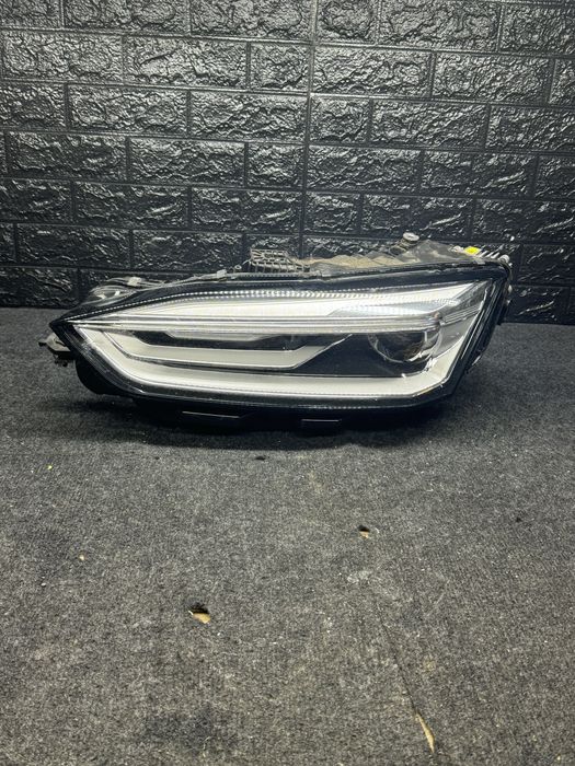 Far stanga bixenon Audi A5 B9 8w6