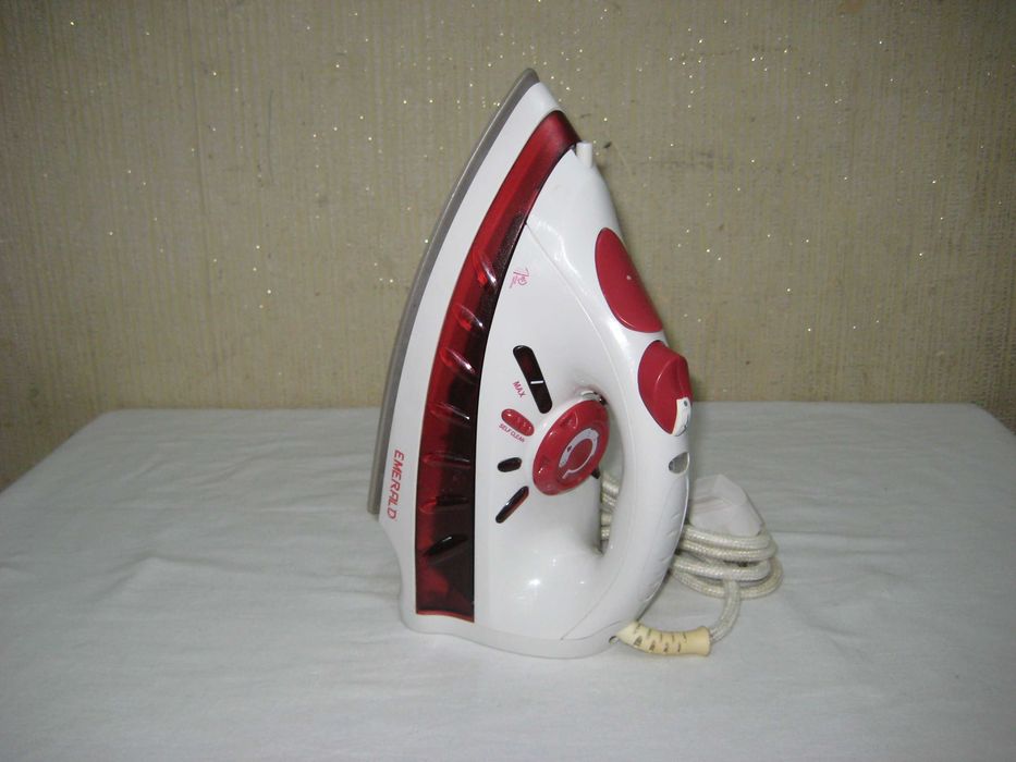 Утюг EMERALD 2000W отличном рабочим состоянии!