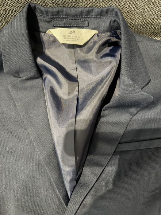 Детски тъмно син костюм H&M ( сако + панталон ) и ризи с дълъг ръкав, размер 146/152