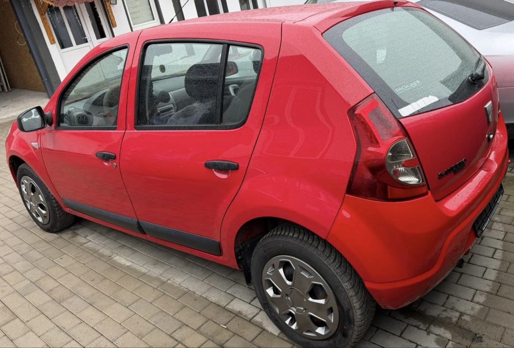 Dacia sandero , motor 1.2 benzina , 108000km , are climă , servo…..
