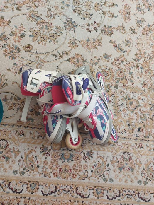 Ролики для девочек, Reaction