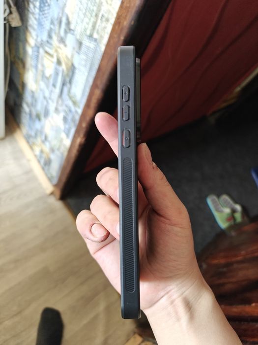 Продам чехол кожаный на OnePlus Nord 5