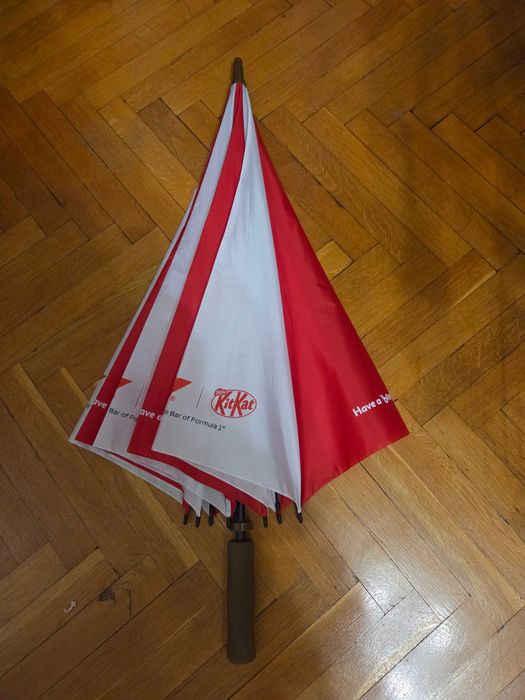 Лимитиран чадър Кит кат  нов