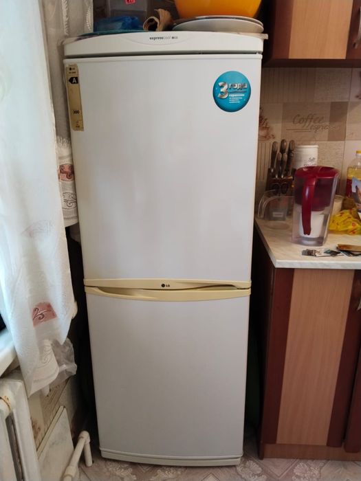 Холодильник LG.