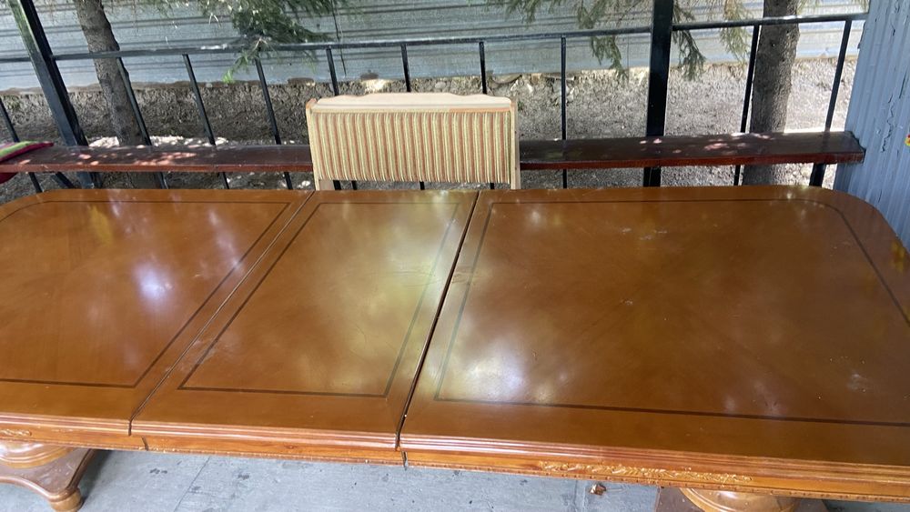 Стол для гостиной