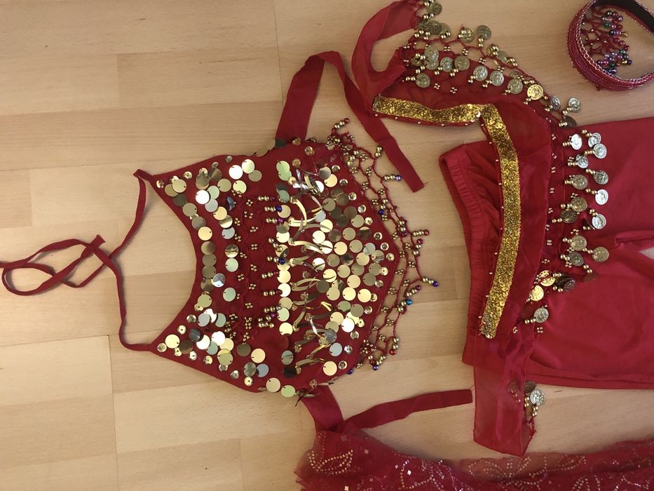 Costum cadana dansatoare XXS 5 piese dans oriental rosu banuti aurii