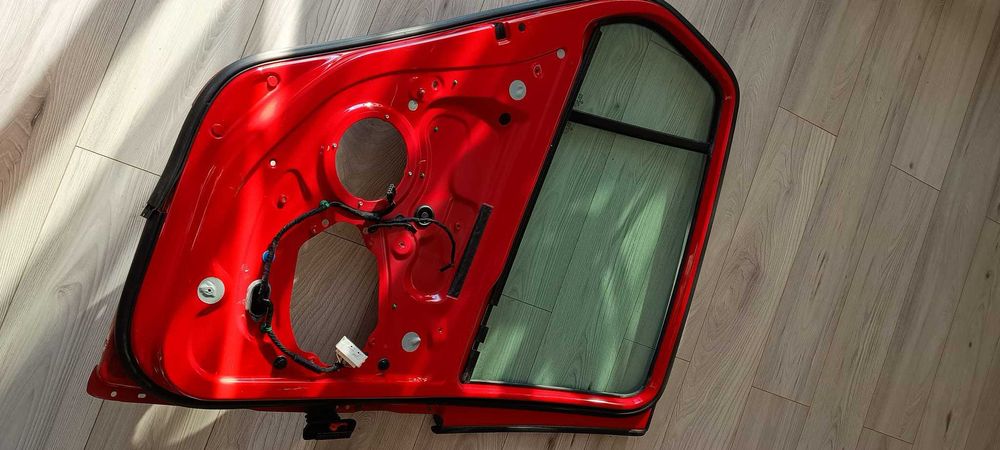 Portiera/ usa rosie stanga spate VW Golf 5, geam, maner, suruburi