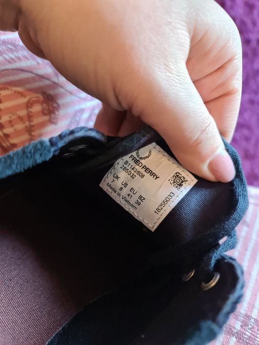 Vând tenisi Fred Perry de barbati