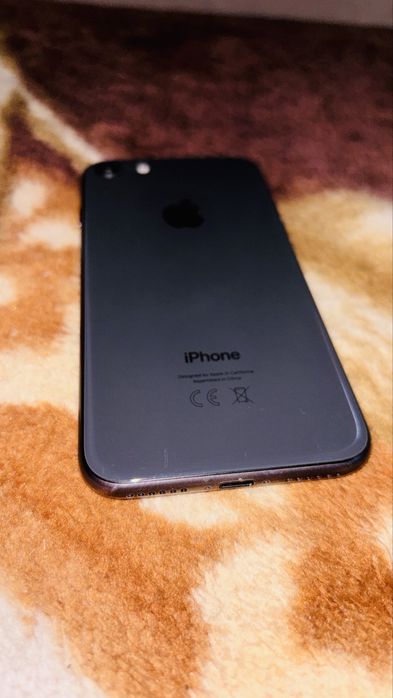 iphone 8 64гб.