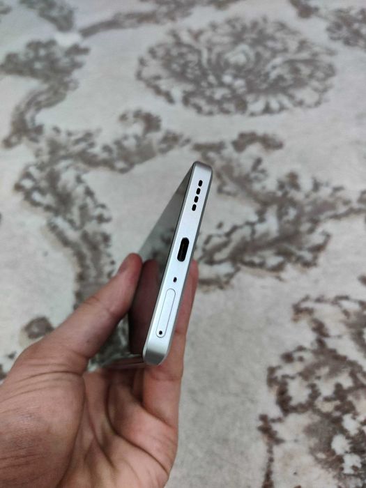 Срочно Продается телефон Realme GT 6 русская глобалка