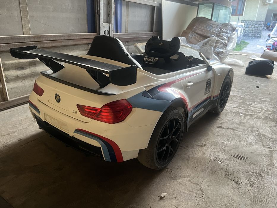 Детскаий электромобиль BMW