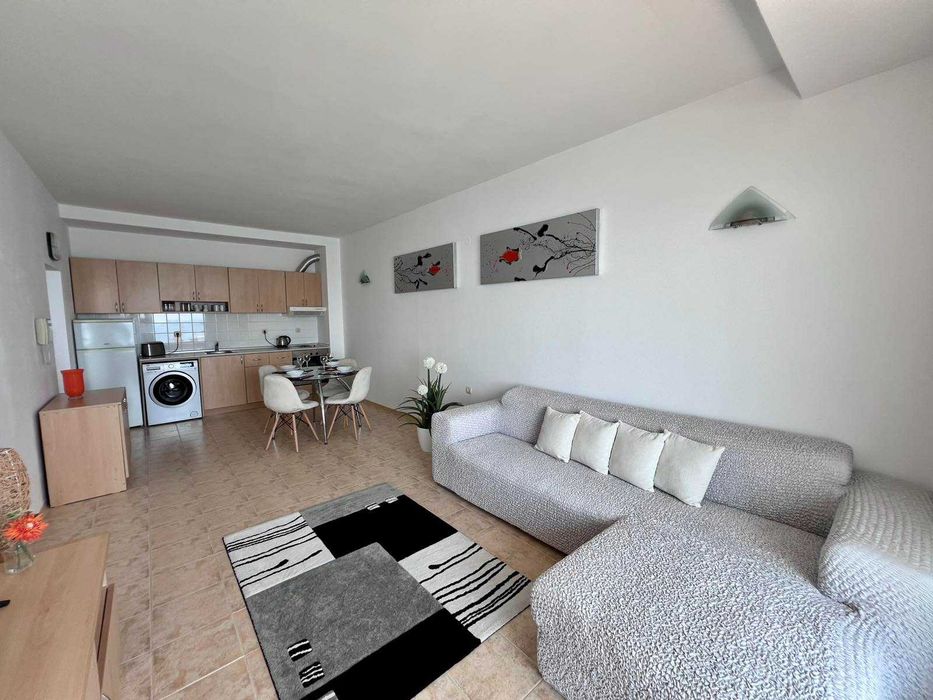 Продава се Двустаен апартамент в Свети Влас - 77 кв.м за 1364 €/кв.м - Снимка #2