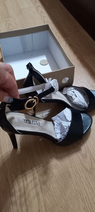 Sandale 36 negre ,piele naturala ,fabricate in Romania