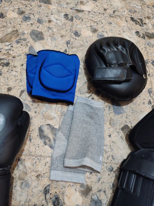 Боксови ръкавици и екипировка за mma, kickbox, муай тай, кикбокс, мма
