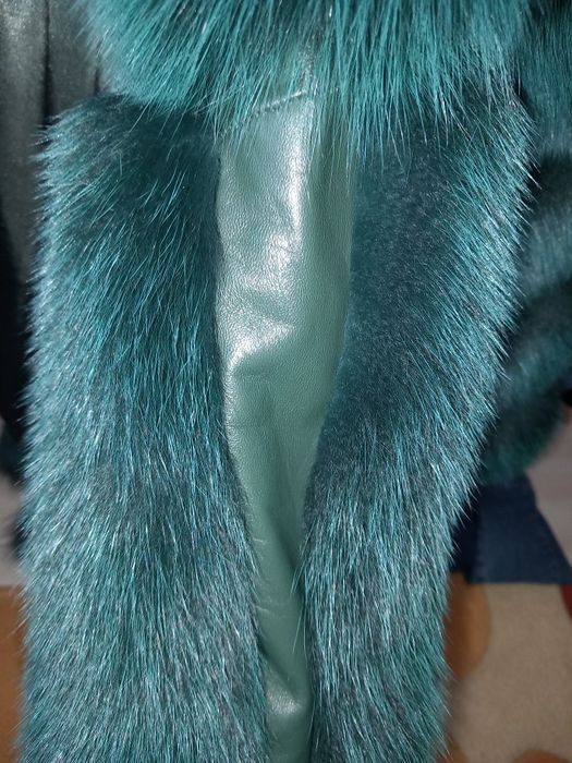 Естествен косъм,  С размер . Два цвята.