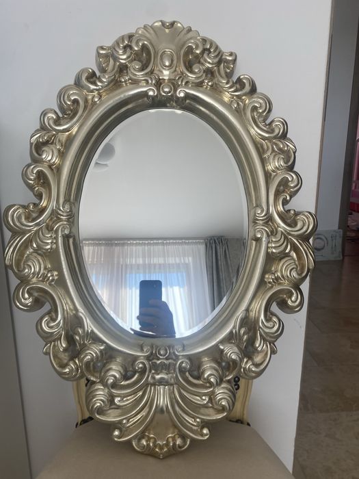 Oglinda decorativa de perete stil Baroc / Scaun in stil  Baroc/Rococo