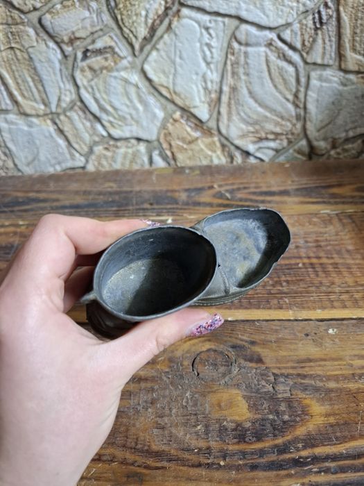 Метална обувка пепелник