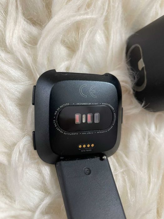 Ceas smartwatch Fitbit Versa ( FB505 )Negru