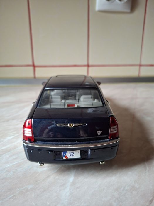 Chrysler 300 c scara 1:18