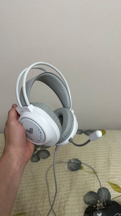 Продам наушники Aula s611
