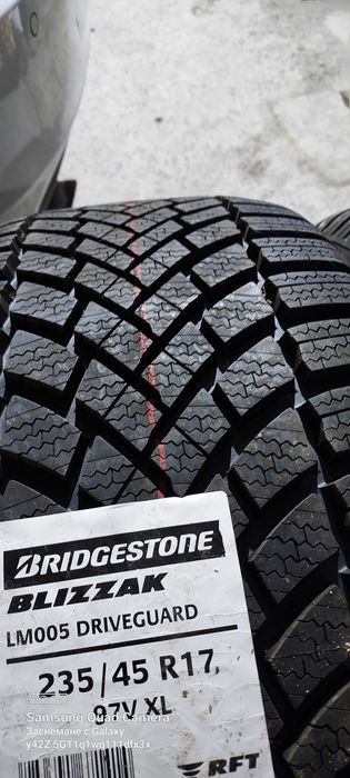 235 45 17 BRIDGESTONE Blizzak run flat