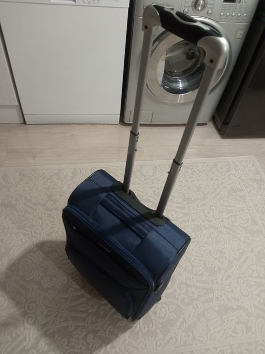 Vând valiza troler stare buna
