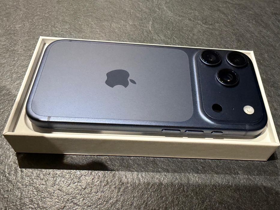 Iphone 17 pro 256 GB Deep Blue stare 10/10 baterie 96%